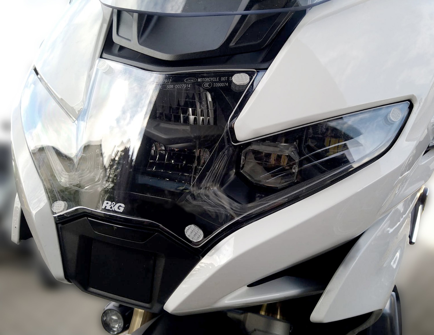 R&G Racing Headlight Shield for BMW R1250RT '21-'22 R&G Racing Headlight Shield for BMW R1250RT '21-'22